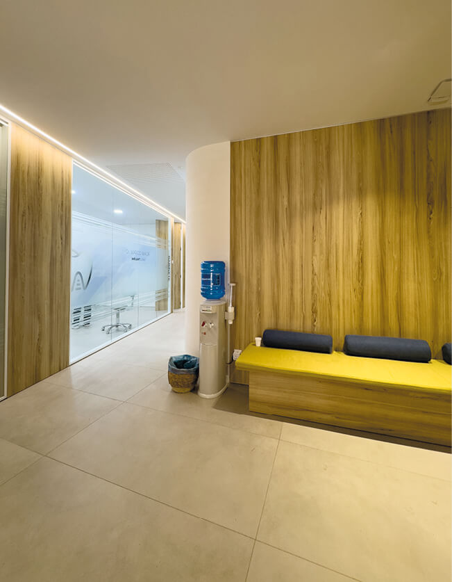 recepcion implant clinic 2025